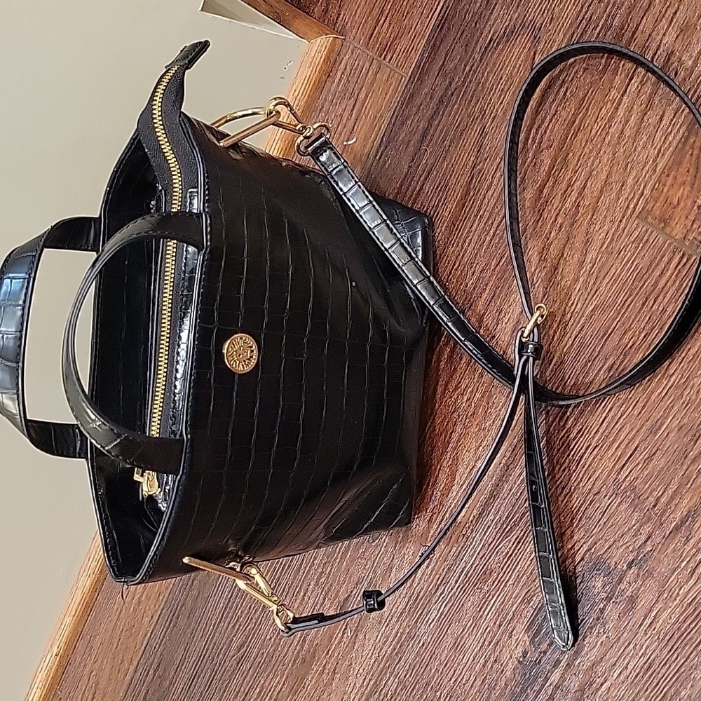 ANNE KLEIN black "gator" crossbody & handbag purse. 3 pockets inside.